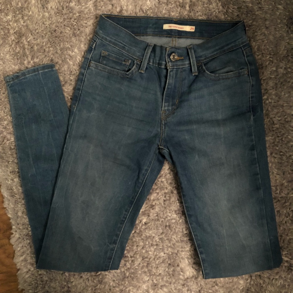NWOT Levi’s 710 super skinny jeans
